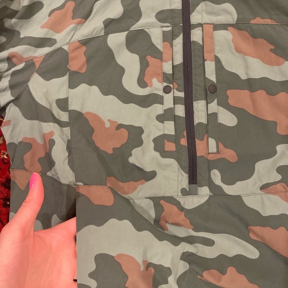 Mountain Hardwear “Echo Lake” windbreaker - Picture 3 of 4